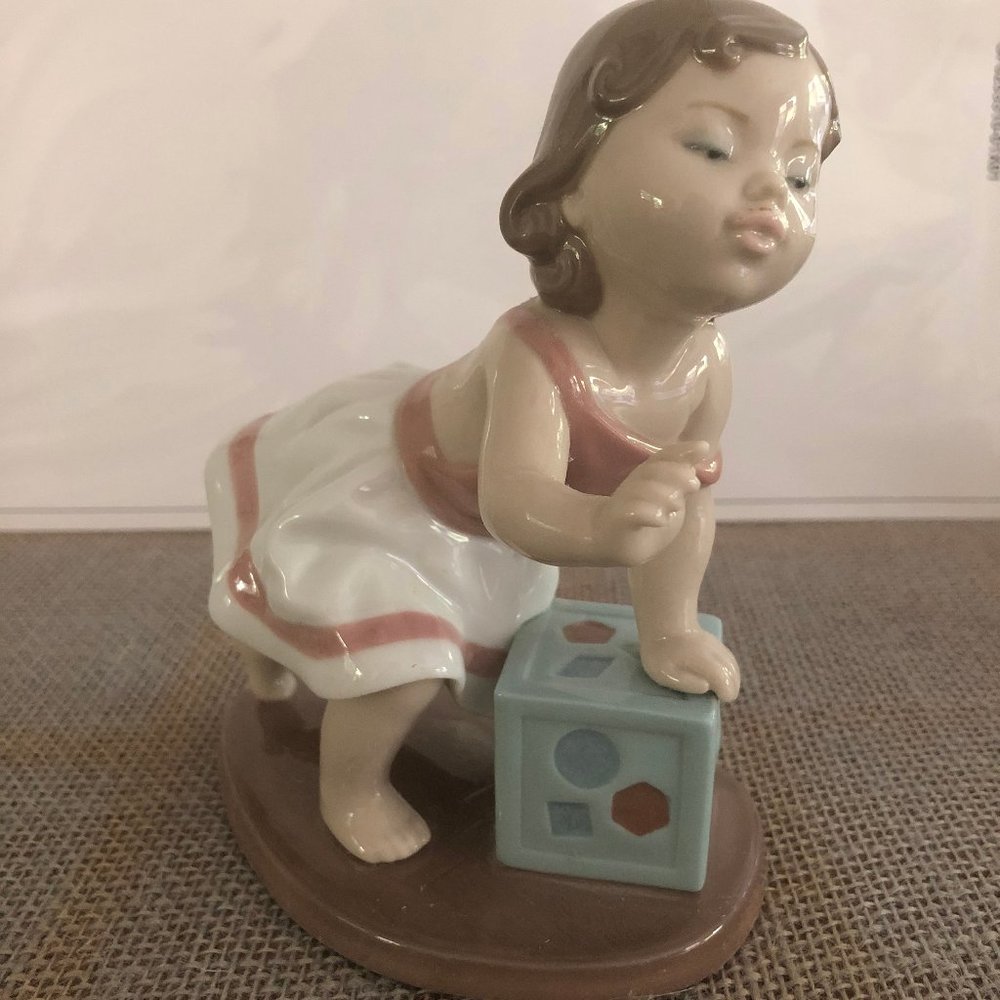 Lladro: My First Step - Picture 8 of 9
